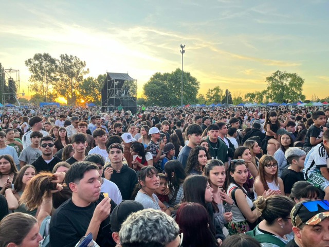 Una multitud celebr los 158 aos de Olavarra